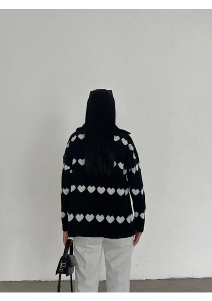 Kadın Fermuarlı Kalp Desenli Triko Kazak Siyah fırsatları