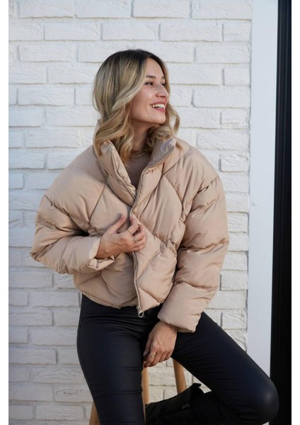 Kadın Owersize Kısa Şişme Mont Krem