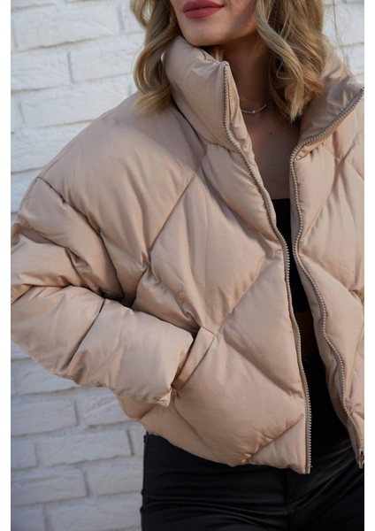 Kadın Owersize Kısa Şişme Mont Krem fiyatları