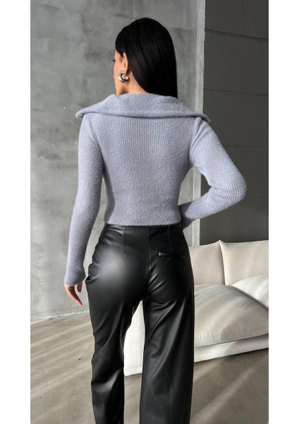 Kadın Yarım Fermuarlı Kısa Peluş Crop Füme fırsatları