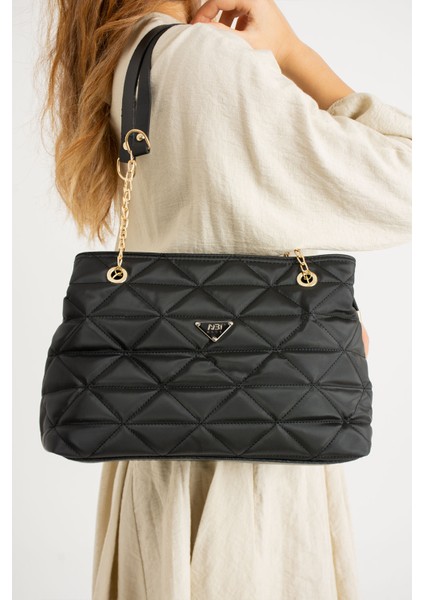 Siyah Kapitone 3 Bölme Fermuar Kapama Zincir Askılı Astarlı El Kol ve Omuz Çantası