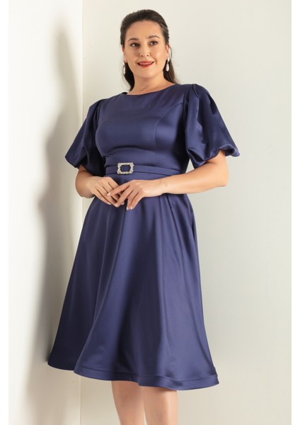 Kadın Lacivert Balon Kollu Taşlı Kemerli Büyük Beden Saten Abiye Elbise