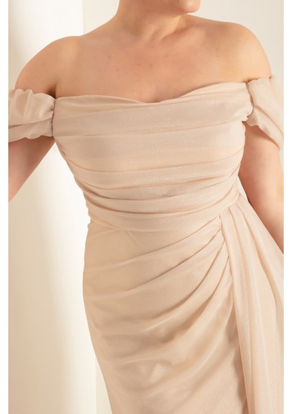 Kadın Bej Kayık Yaka Drapeli Yırtmaçlı Uzun Simli Abiye Elbise fırsatları