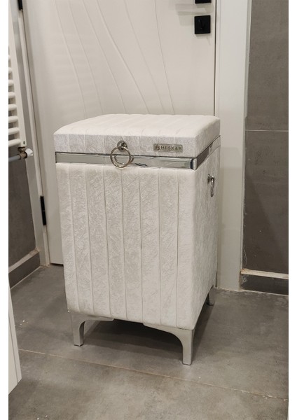 Kare Tek Parça Krem Renk Gümüş Şeritli Kadife Banyo Kirli Çamaşır Sepeti