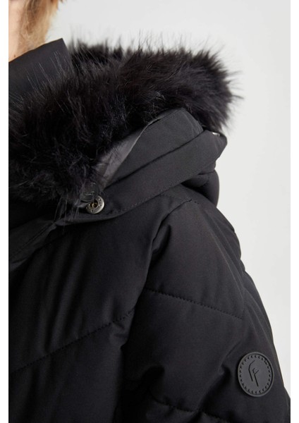 Fit Su İtici Slim Fit Kapüşonlu Suni Kürklü Puffer Şişme Parka A1559AX23WN indirimleri