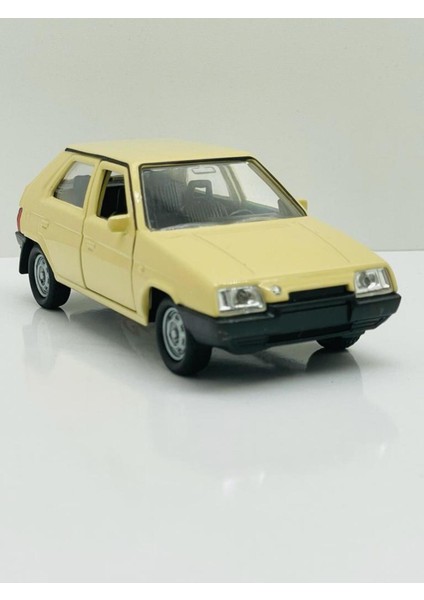 Welly 1:36 Skoda Favorit Diecast Çek Bırak Model Metal Araba