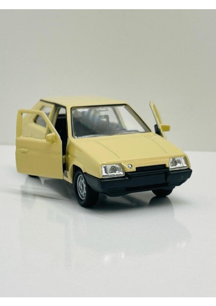 Welly 1:36 Skoda Favorit Diecast Çek Bırak Model Metal Araba