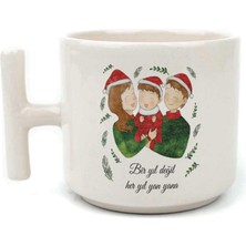 Mor Mürekkep Bir Yıl Değil Her Yıl Yan Yana Aile Baskılı Beyaz Kulplu T Yılbaşı Kupası