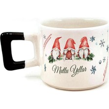 Mor Mürekkep Mutlu Yıllar 3 Noel Baba Baskılı Siyah Kulplu Kare Yılbaşı Kupası