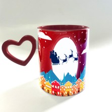 Mor Mürekkep Yılbaşı Gecesi Kızak ve Geyikleri Baskılı Boş Kalp Kulplu Içi Kırmızı Yılbaşı Kupası