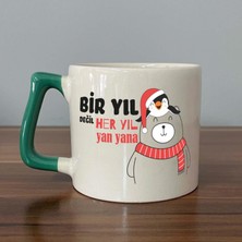 Mor Mürekkep Bir Yıl Değil Her Yıl Yan Yana Penguen Baskılı Yeşil Kulplu D Yılbaşı Kupası