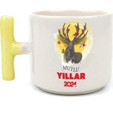 Mor Mürekkep Mutlu Yıllar 2024 Geyik Baskılı Sarı Kulplu T Yılbaşı Kupası