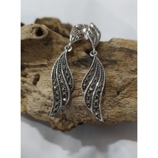 Firuze Gümüş Oyma Tasarımlı Gri Taşlı Gümüş Küpe