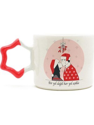 Mor Mürekkep Bir Yıl Değil Her Yıl Aşkla Baskılı Kırmızı Kulplu Yıldız Yılbaşı Kupası