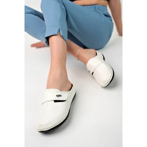 Ortopedik Ped Burnu Kapalı Cırtlı Beyaz Terlik