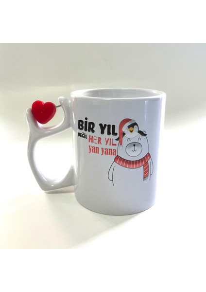 Bir Yıl Değil Her Yıl Yan Yana Penguen Baskılı Dönen Kalp Figürlü Yılbaşı Kupası