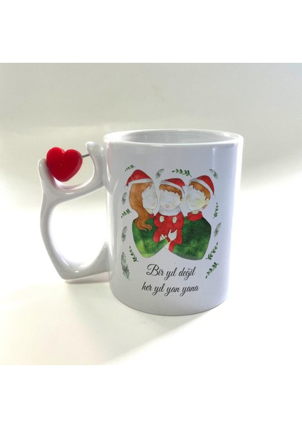 Bir Yıl Değil Her Yıl Yan Yana Aile Baskılı Dönen Kalp Figürlü Yılbaşı Kupası