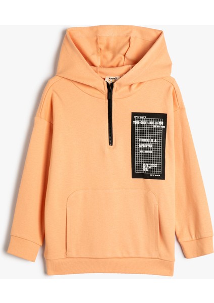 Kapşonlu Sweatshirt Kanguru Cepli Yarım Fermuarlı Baskı Detaylı Pamuklu