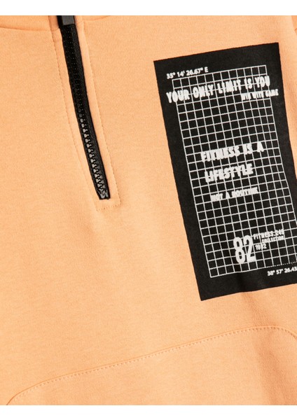 Kapşonlu Sweatshirt Kanguru Cepli Yarım Fermuarlı Baskı Detaylı Pamuklu