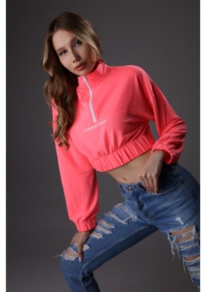 Dik Yaka Sweatshirt Crop 2 Iplik Kumaş Ön Fermuar Bel Lastikli Nakış Detay Uzun Kollu