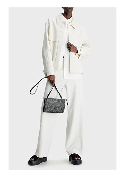 Calvin Klein Logolu Fermuarlı Ayarlanabilir Omuz Askılı Kadın K60K609417 0gj Çanta fiyatları