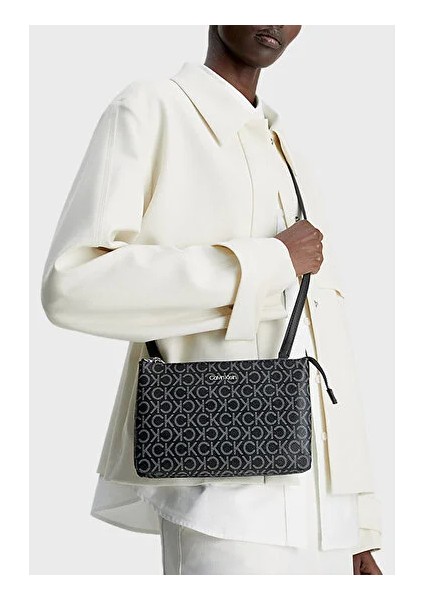 Calvin Klein Logolu Fermuarlı Ayarlanabilir Omuz Askılı Kadın K60K609417 0gj Çanta modelleri