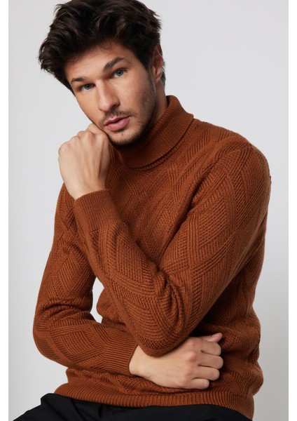 Slim Fit Dar Kesim Tam Balıkçı Yaka Desenli Kahverengi Erkek Triko Kazak