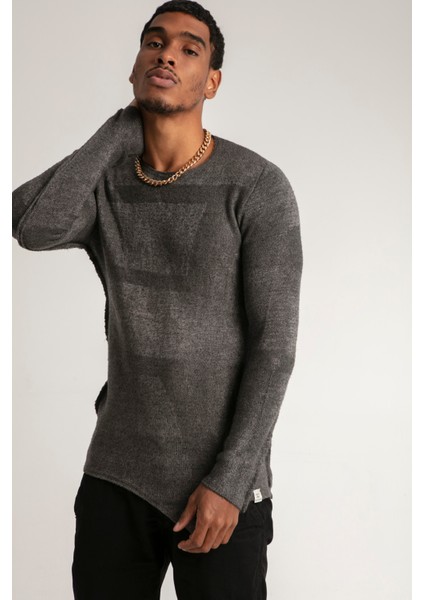 Slim Fit Özel Boyama ve Eskitme Efektli Pis Dikişli Yırtıklı Triko Kazak modelleri