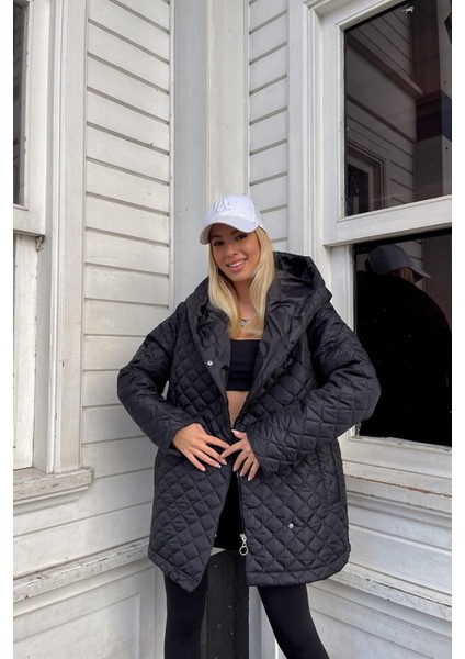 Oversize Kapitone Kapşonlu Fermuar ve Çıtçıt Kapama Ribana Kol Detaylı Elyaf Dolgulu Mont