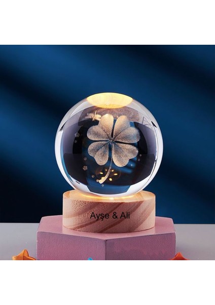 Işıklı Ahşap Kaideli Yonca Temalı Cam Küre 8cm*6cm