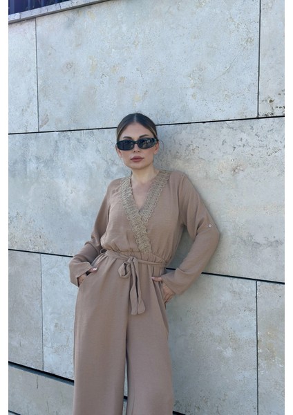 Kadın Camel Hasır Kruvaze Yaka Detaylı Kemerli Cepli Airobin Tulum Beli Lastikli Tulum modelleri