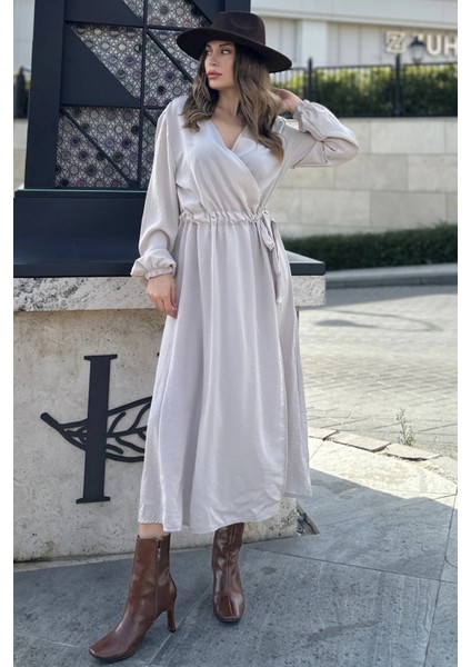 Kadın Bej Kruvaze Yaka, Yırtmaçlı, Beli Kuşaklı, Kol Bilekleri Lastikli, Salaş, Uzun Elbise