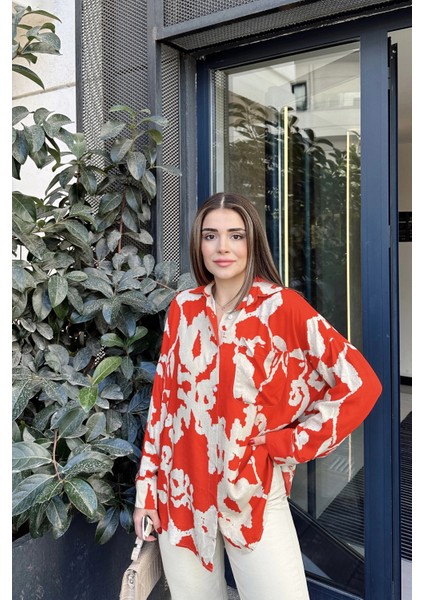 Kadın Kırmızı Uzun Kol Arkası Pliseli Salaş Dökümlü Viskon Gömlek fırsatları