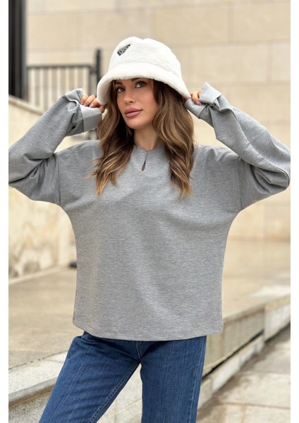 Kadın Gri Uzun Kol, Duble Manşet, Yırtmaçlı Yaka, Salaş Sweatshirt Bluz