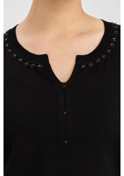 Kadın Açma Yaka Renkli Tohum Işlemeli Bluz Siyah modelleri