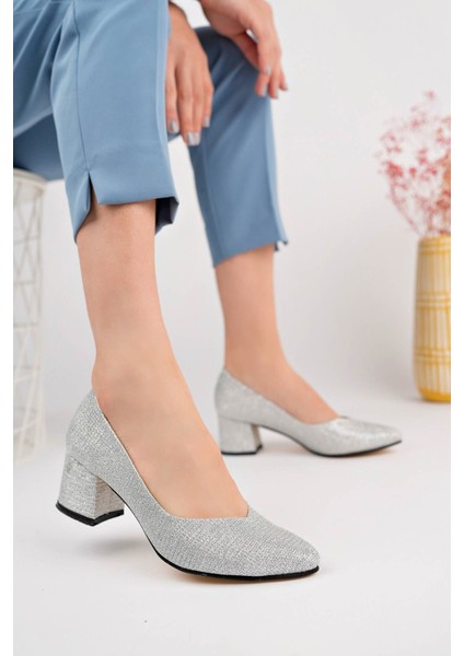 Ökçeli Sivri Kalıp Açık Gümüş Star Kadın Ayakkabı