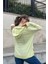 Kadın Fıstık Yeşil Uzun Kol, Yırtmaç Detaylı, Arma ve Yazı Detaylı, Kapüşonlu Sweatshirt Bluz 2