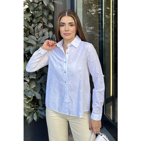 New Laviva Kadın Beyaz Uzun Kol Silver Düğme Detaylı Nakış Işlemeli Klasik Gömlek