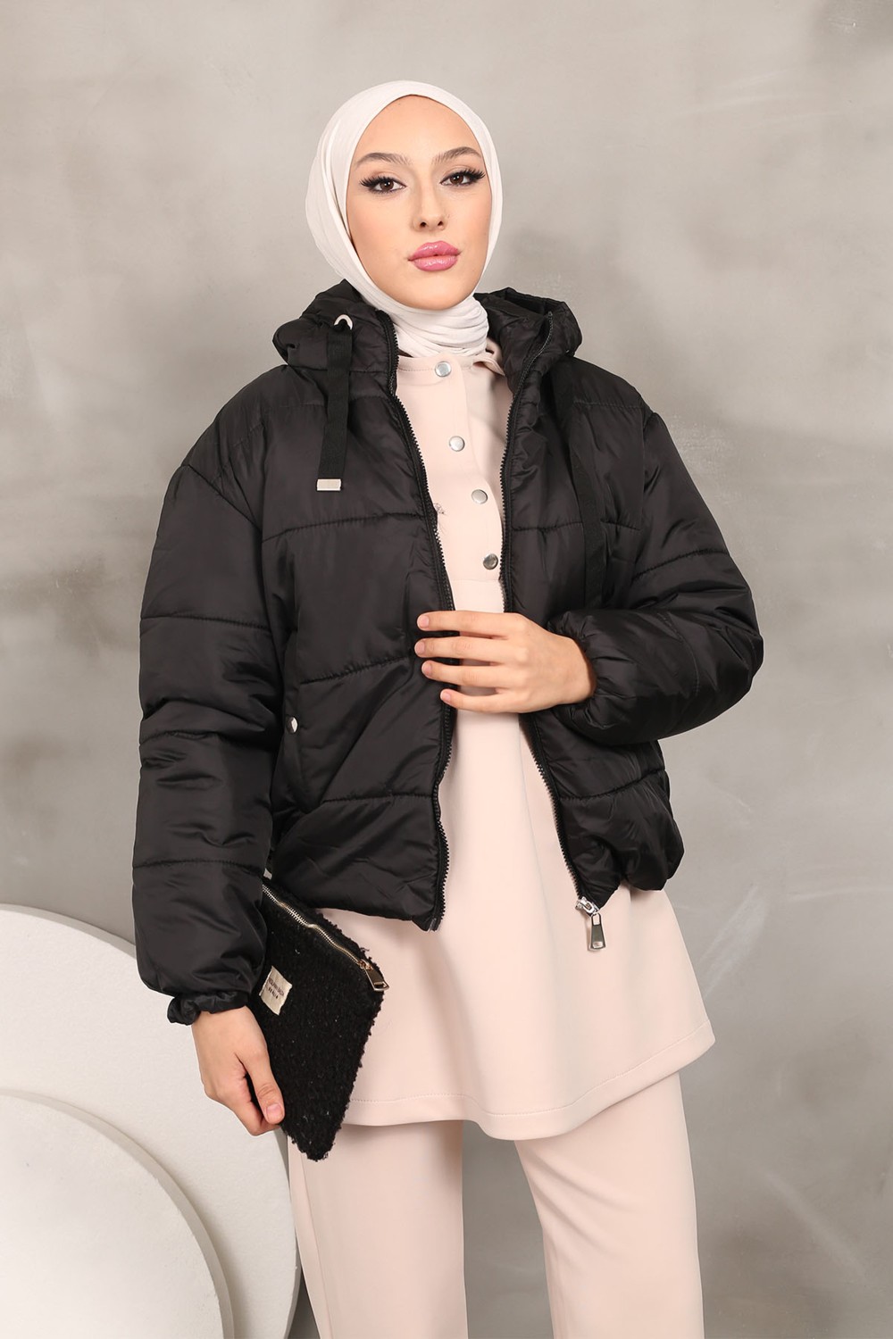 İmaj Butik Siyah Kapüşonlu Kısa Şişme Mont