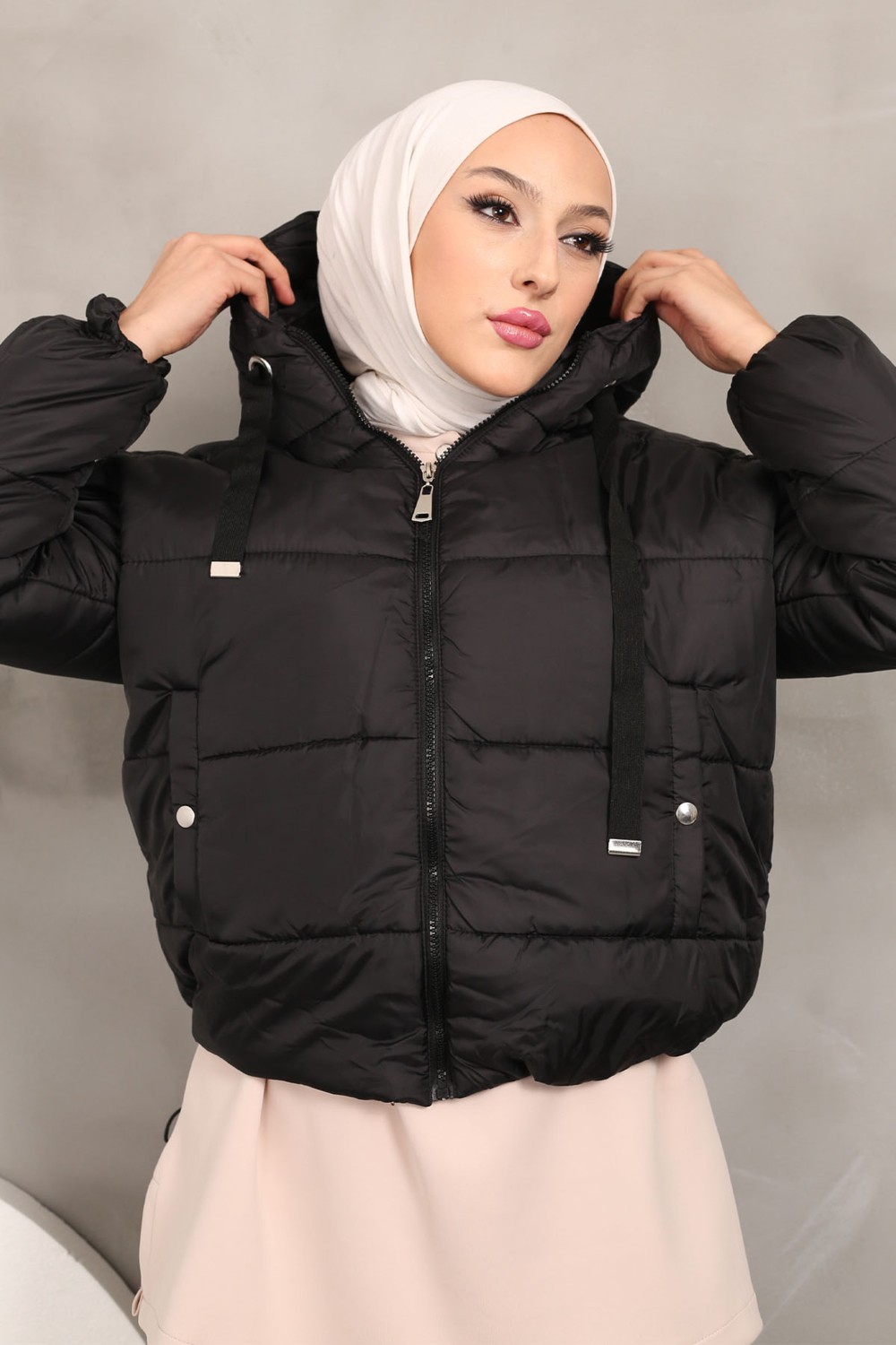 İmaj Butik Siyah Kapüşonlu Kısa Şişme Mont görsel 2