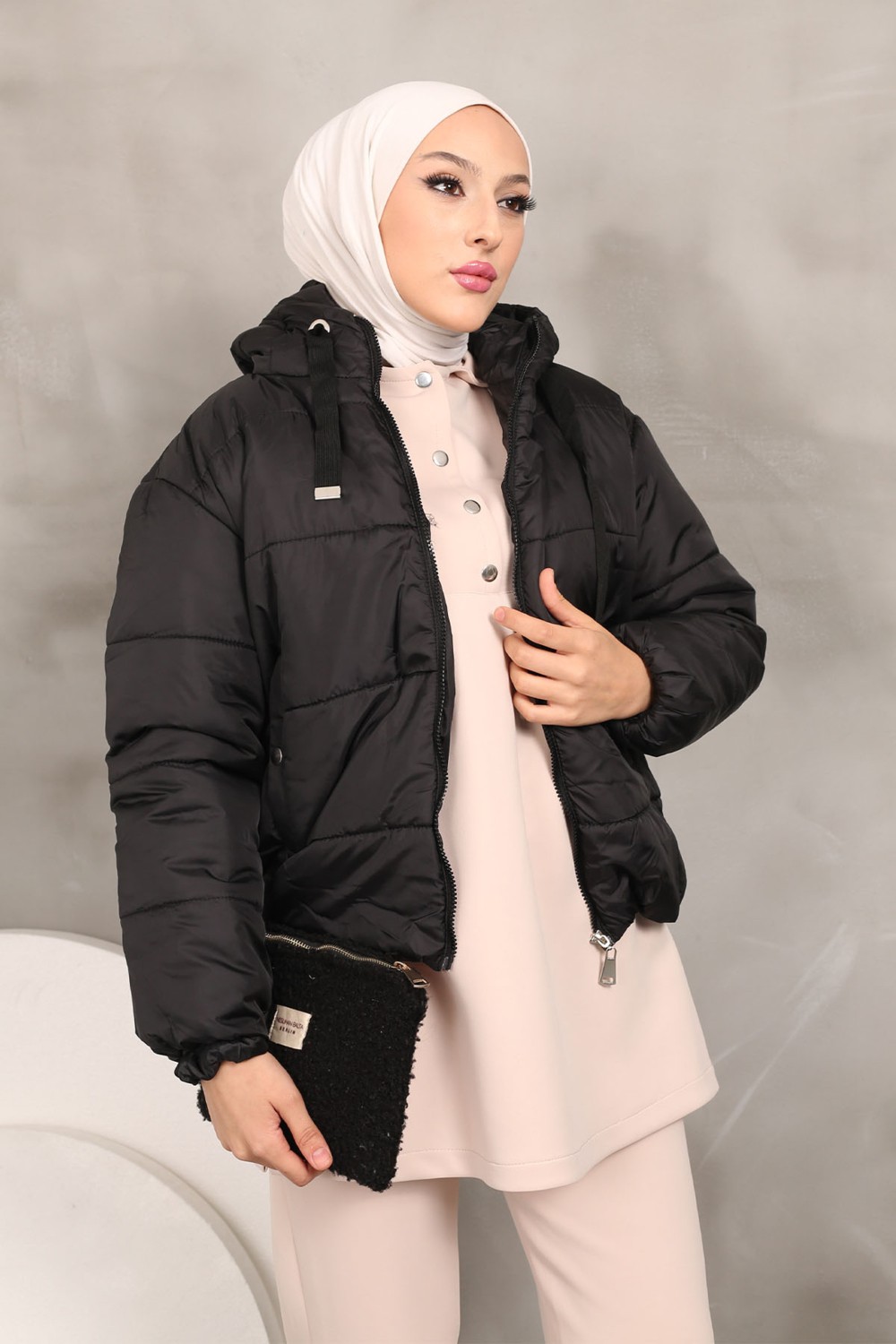İmaj Butik Siyah Kapüşonlu Kısa Şişme Mont görsel 4