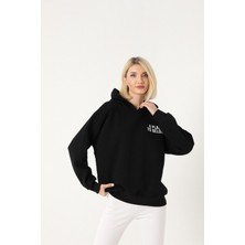 Stilpix Kadın Siyah Kapşonlu Oversize Baskılı Sweatshirt