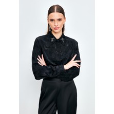 Sateen Yaka Aksesuarlı Desenli Gömlek - Siyah