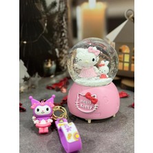 Bent Hello Kitty Temalı Müzikli Işıklı Püskürtmeli Kar Küresi ve Anahtarlık Set