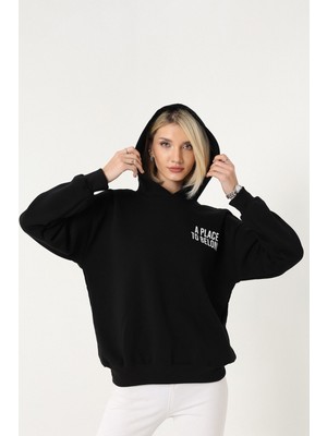 Stilpix Kadın Siyah Kapşonlu Oversize Baskılı Sweatshirt