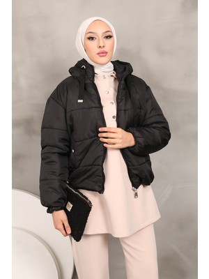 Siyah Kapüşonlu Kısa Şişme Mont