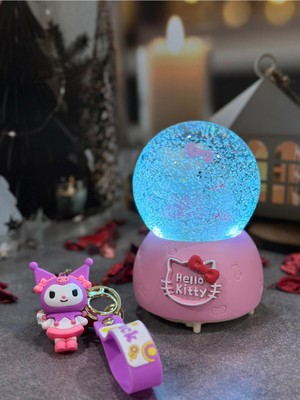 Bent Hello Kitty Temalı Müzikli Işıklı Püskürtmeli Kar Küresi ve Anahtarlık Set