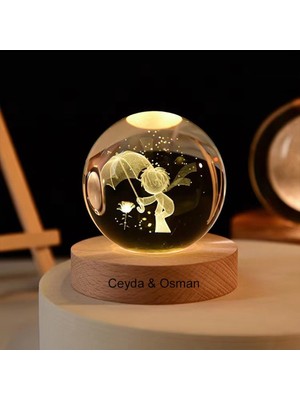 Knittingtr Kişiye Özel Büyük Boy Işıklı Ahşap Kaideli Küçük Prens Temalı Cam Küre 8cm