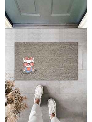 Stok Shop Dijital Baskı Gri Summertime Yazılı Fiyonklu Gözlüklü Beyaz Kedi Dekoratif Kapı Paspası K-2051