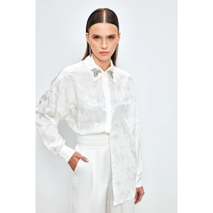 Yaka Aksesuarlı Desenli Gömlek - Ekru